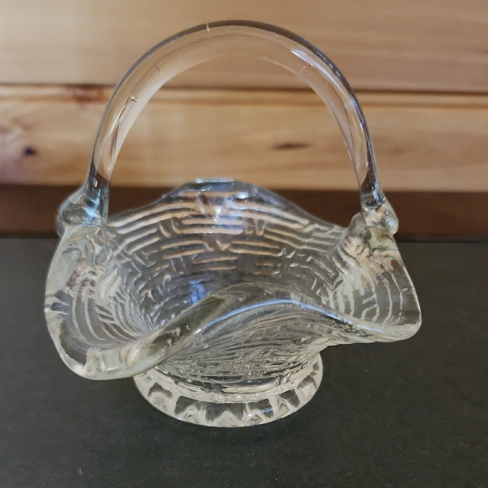 Final Price/Artisan Clear Glass Basket Decor